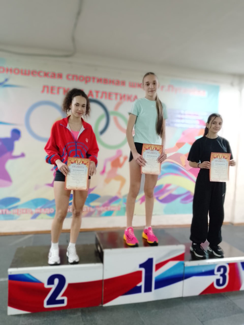 На «Закрытие зимнего легкоатлетического сезона 2026» в Пугачеве балаковские легкоатлеты завоевали две золотые и одну серебряную медали