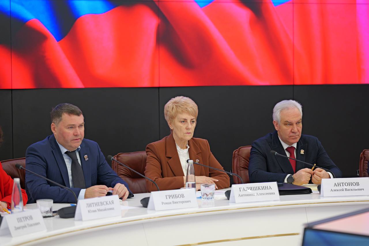 В преддверии ежегодного отчёта губернатора Романа Бусаргина о работе Правительства Саратовской области состоялась серия встреч главы региона с депутатским корпусом В преддверии ежегодного отчёта губернатора Романа Бусаргина о работе Правительства Саратовской области состоялась серия встреч главы региона с депутатским корпусом