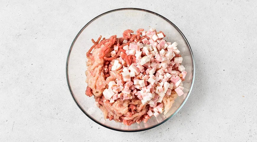 Как приготовить нежные котлеты из свинины и курицы: пошаговый рецепт