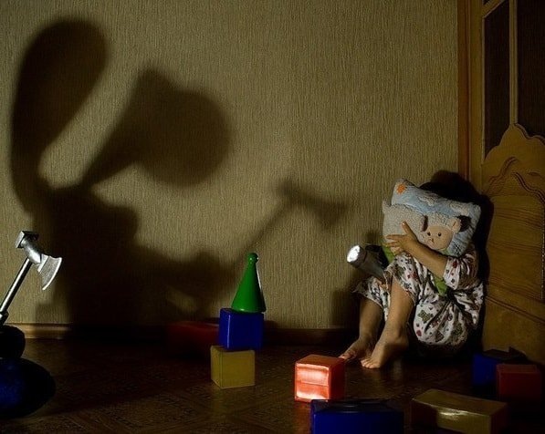 Как помочь ребенку преодолеть страхи в раннем возрасте