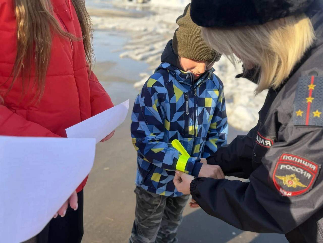 В Петровске автоинспекторы и общественники провели профилактическую акцию "Яркий пешеход" В Петровске автоинспекторы и общественники провели профилактическую акцию "Яркий пешеход"