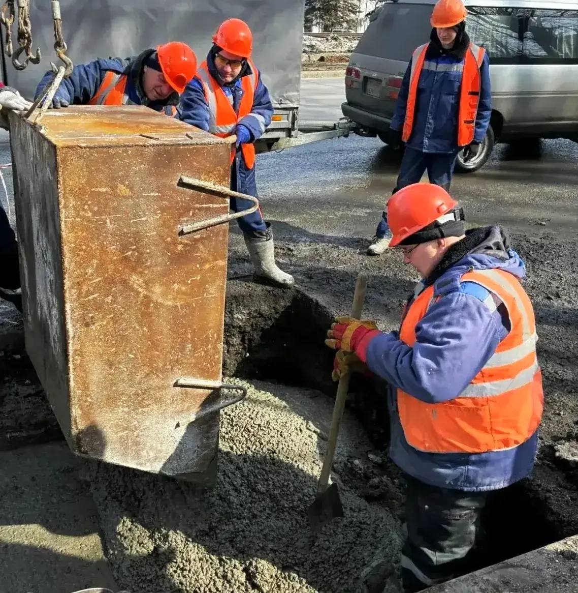 Специалисты МУП «Водосток» продолжают работу по предупреждению паводков Специалисты МУП «Водосток» продолжают работу по предупреждению паводков