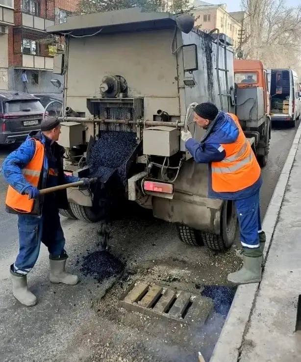 Специалисты МУП «Водосток» продолжают работу по предупреждению паводков Специалисты МУП «Водосток» продолжают работу по предупреждению паводков