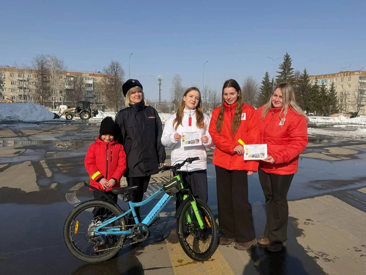 В Петровске автоинспекторы и общественники провели профилактическую акцию "Яркий пешеход"