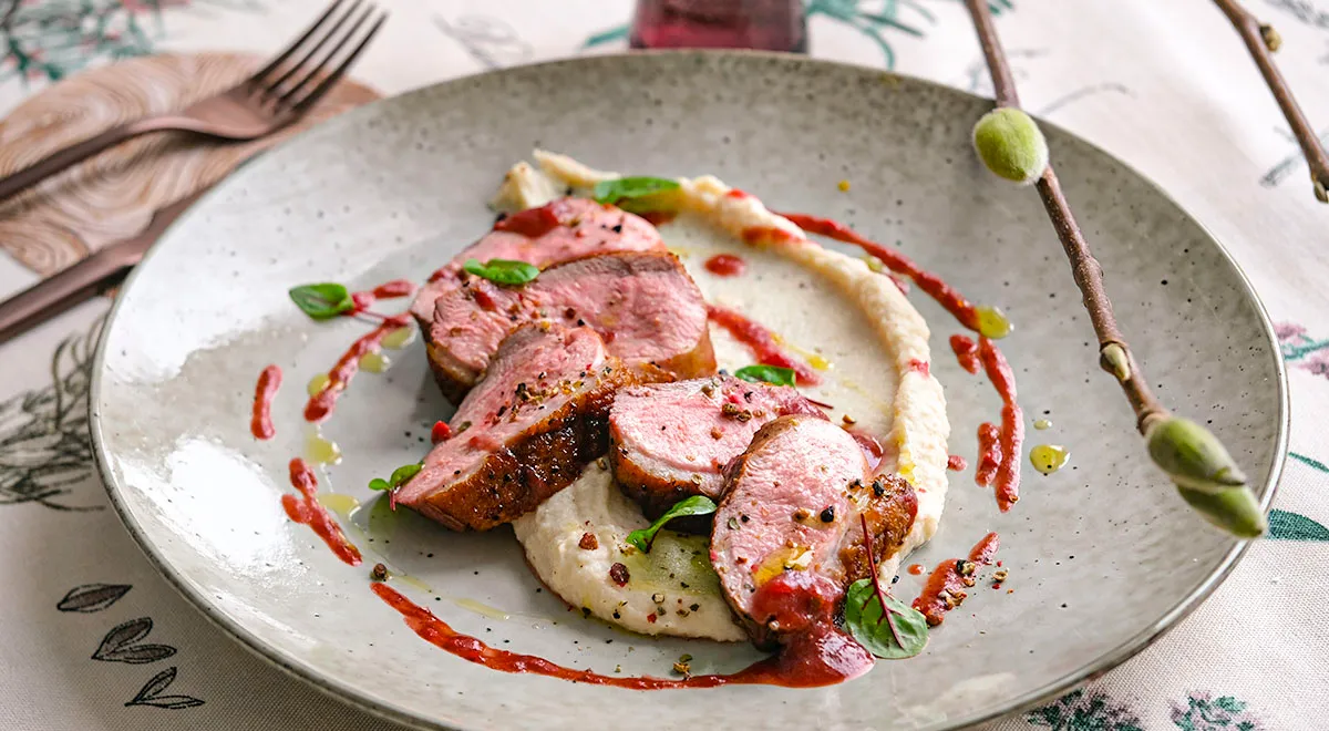 Утиная грудка с сельдереевым пюре: идеальное угощение для настоящих гурманов