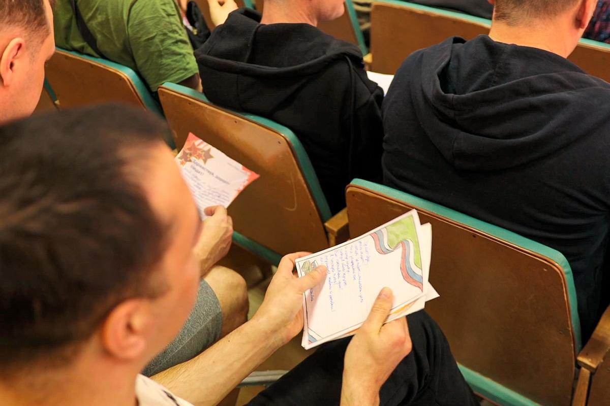 ВИА «Золотые погоны» и женсовет Саратовской области поддержали бойцов в госпитале ВИА «Золотые погоны» и женсовет Саратовской области поддержали бойцов в госпитале