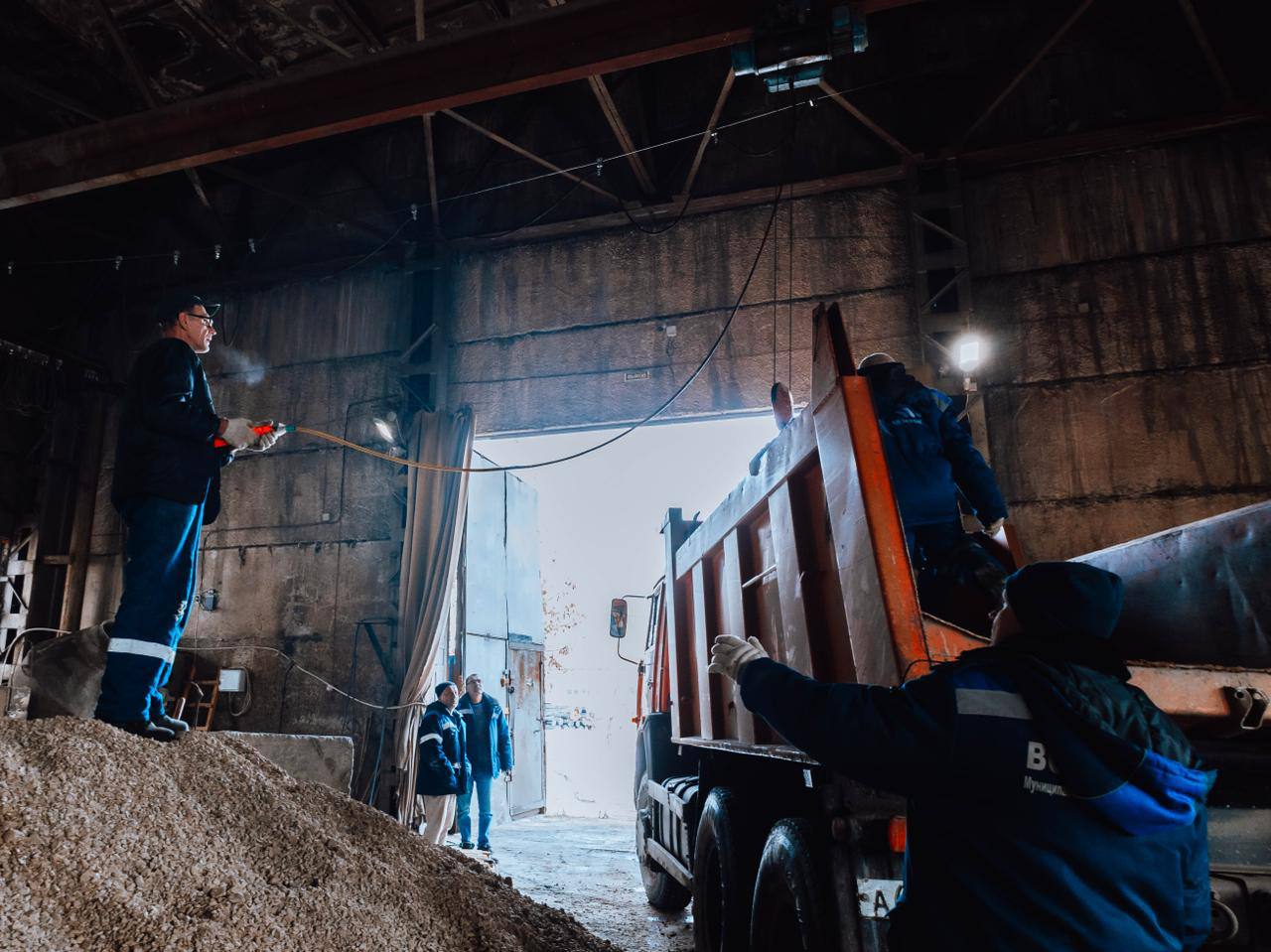 Посетил муниципальное предприятие «Водосток», которое занимается содержанием городской ливневой канализации Посетил муниципальное предприятие «Водосток», которое занимается содержанием городской ливневой канализации