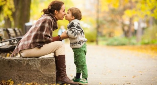 Поддержка усыновителей в 2026 году: финансовые возможности и их оформление