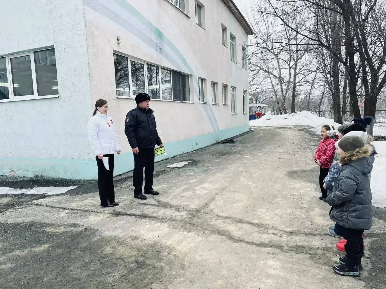 Автоинспекторы посетили детский сад в Красноармейске