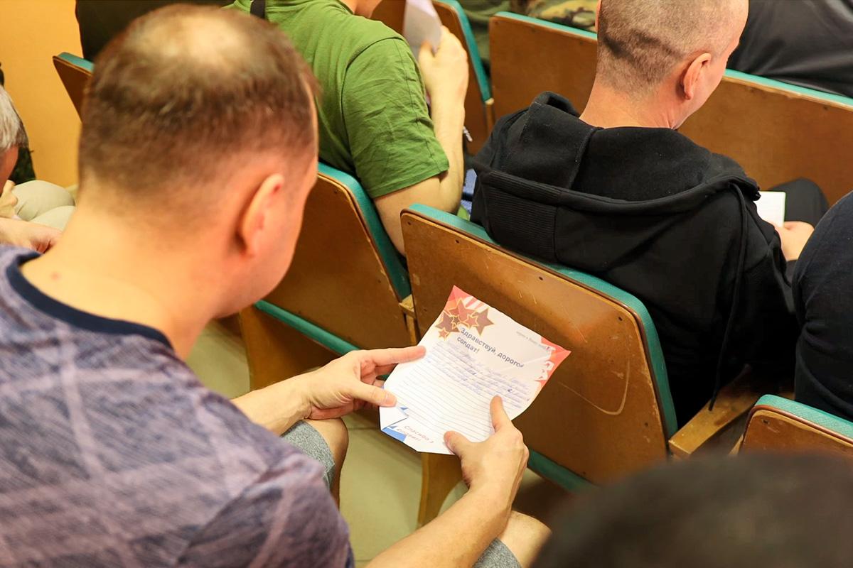 ВИА «Золотые погоны» и женсовет Саратовской области поддержали бойцов в госпитале ВИА «Золотые погоны» и женсовет Саратовской области поддержали бойцов в госпитале