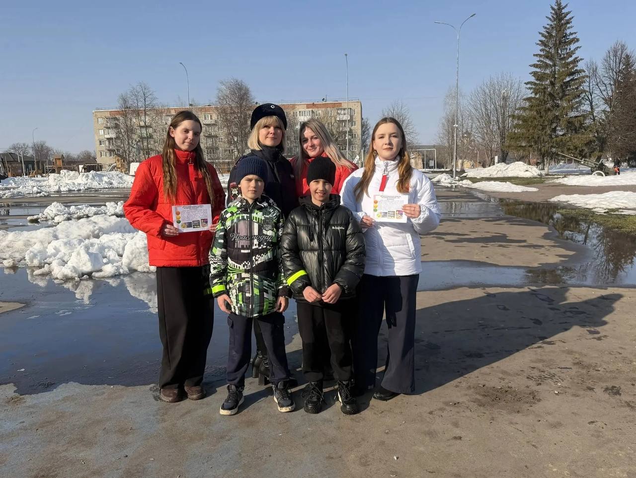 В Петровске автоинспекторы и общественники провели профилактическую акцию "Яркий пешеход" В Петровске автоинспекторы и общественники провели профилактическую акцию "Яркий пешеход"