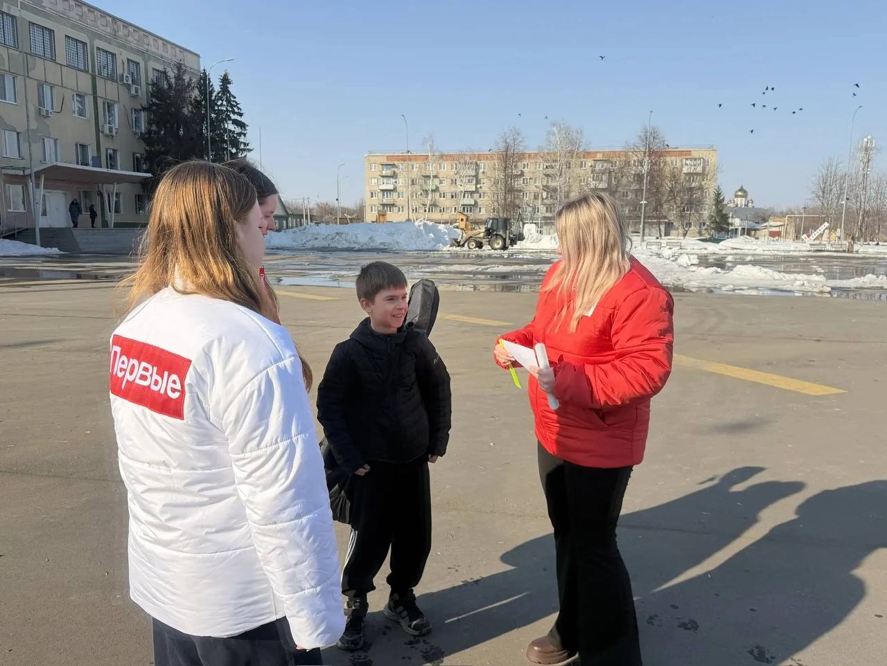В Петровске автоинспекторы и общественники провели профилактическую акцию "Яркий пешеход" В Петровске автоинспекторы и общественники провели профилактическую акцию "Яркий пешеход"