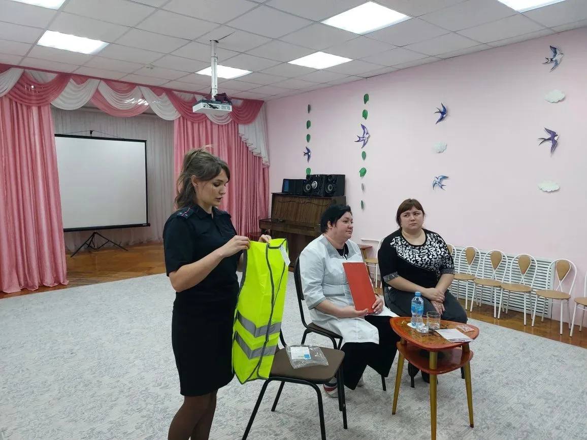 Сотрудники Госавтоинспекции приняли участие в родительском собрании