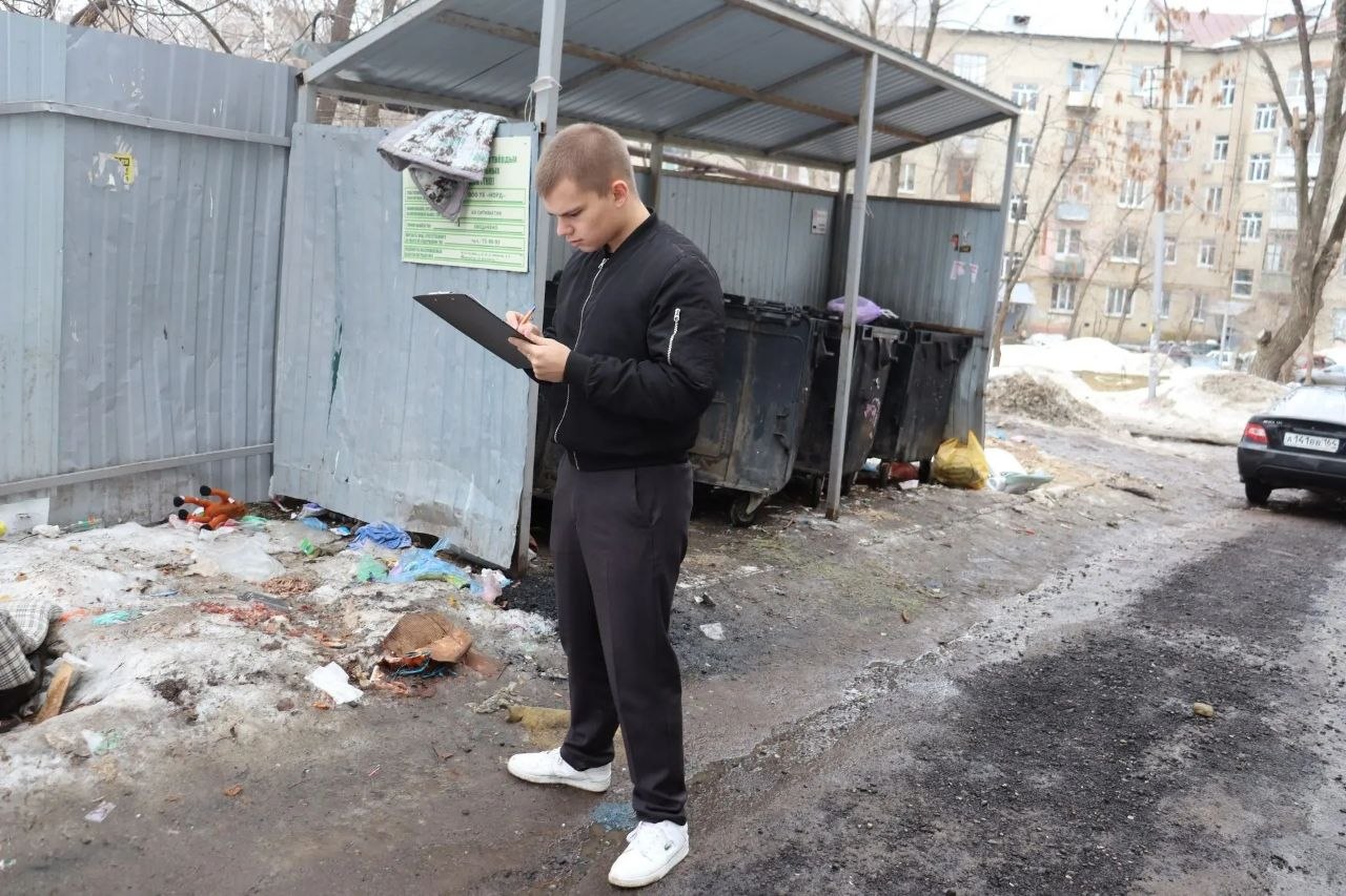 Комитет по ЖКХ проверил благоустройство контейнерных площадок и зафиксировал нарушения Комитет по ЖКХ проверил благоустройство контейнерных площадок и зафиксировал нарушения