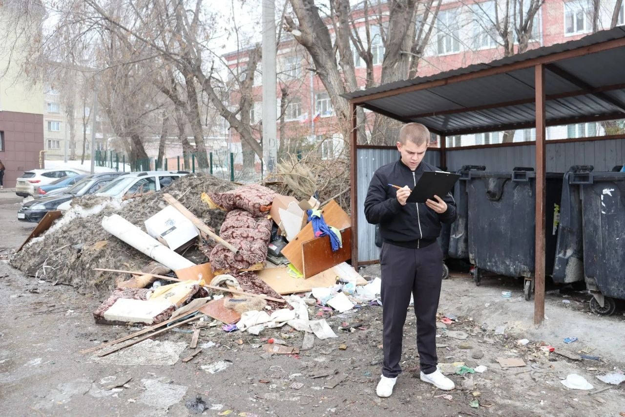 Комитет по ЖКХ проверил благоустройство контейнерных площадок и зафиксировал нарушения