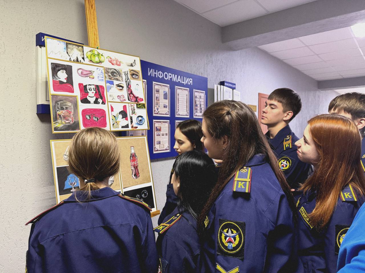 В Следственном управлении по Саратовской области представители Молодёжного союза «Юный следователь» и общественного движения «ЮНАРМИЯ» посетили выставку картин В Следственном управлении по Саратовской области представители Молодёжного союза «Юный следователь» и общественного движения «ЮНАРМИЯ» посетили выставку картин