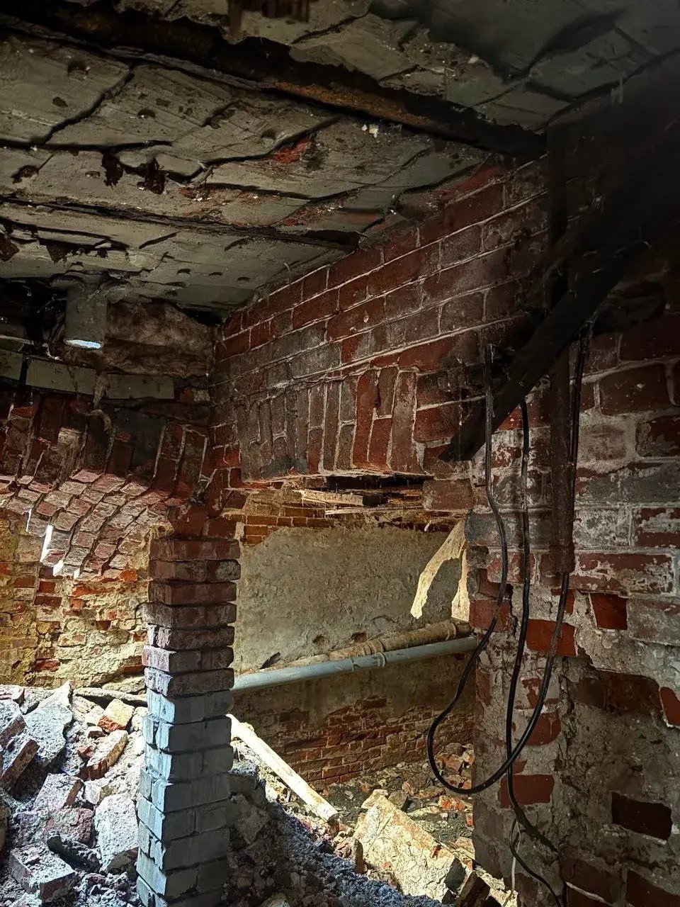 В центре Саратова произошло обрушение подвала в многоквартирном доме В центре Саратова произошло обрушение подвала в многоквартирном доме