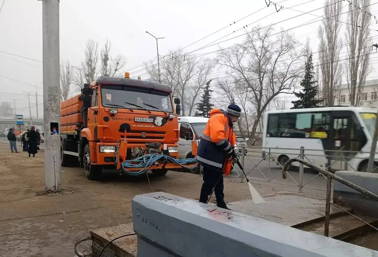 В Саратове продолжаются плановые работы по благоустройству В Саратове продолжаются плановые работы по благоустройству