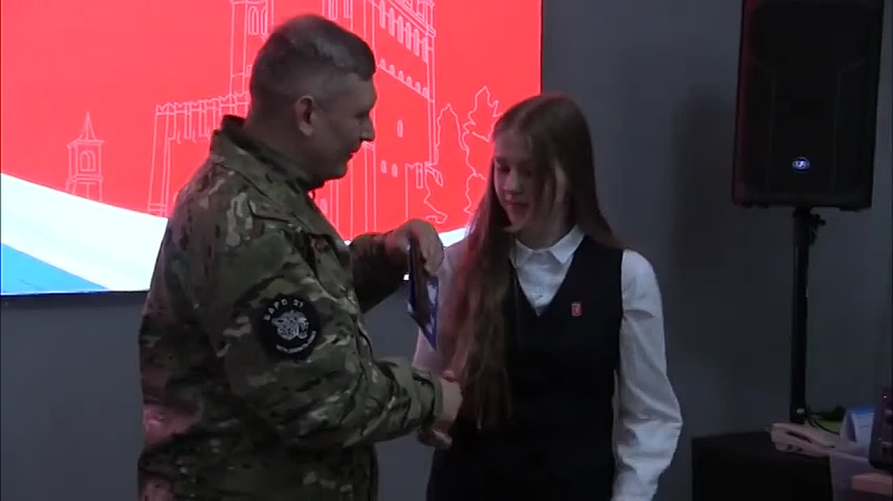 В Саратове в рамках проекта #МыГражданеРоссии полицейские и общественники вручили первые паспорта юным жителям города