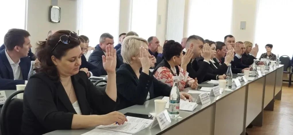 Сегодня на совместном заседании Собрания депутатов Энгельсского муниципального района и Городского совета депутатов принят ряд важных поправок в бюджет, в том числе по тем социальным обязательствам, которые ранее брала на... Сегодня на совместном заседании Собрания депутатов Энгельсского муниципального района и Городского совета депутатов принят ряд важных поправок в бюджет, в том числе по тем социальным обязательствам, которые ранее брала на...