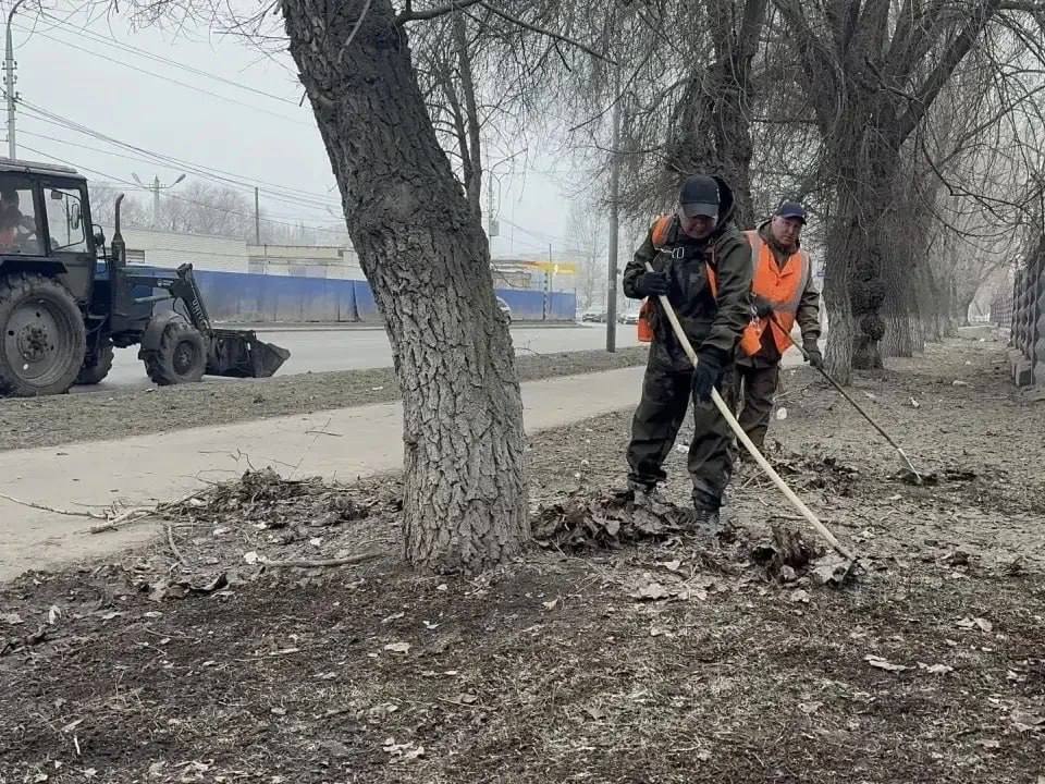 В Саратове продолжаются плановые работы по благоустройству