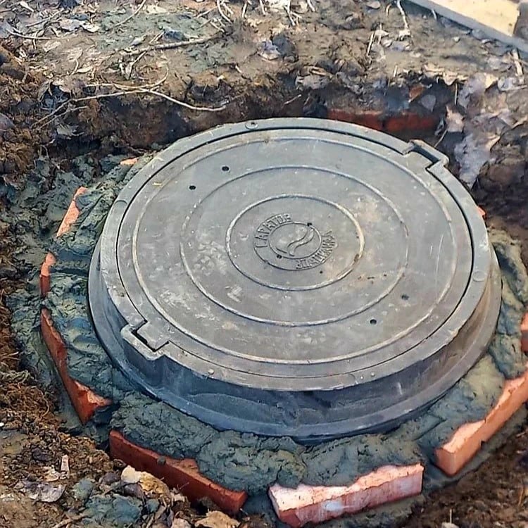 Продолжаются работы по ремонту колодцев