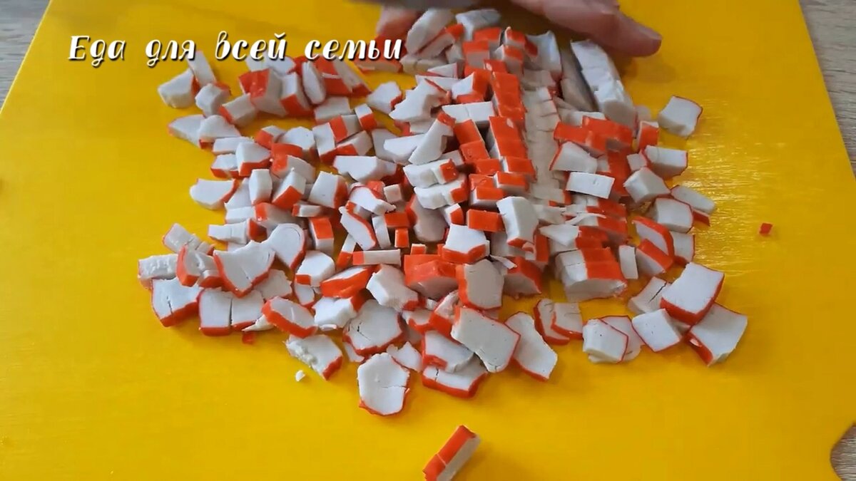 Салат на праздничный стол: крабовый вкус с лёгкостью