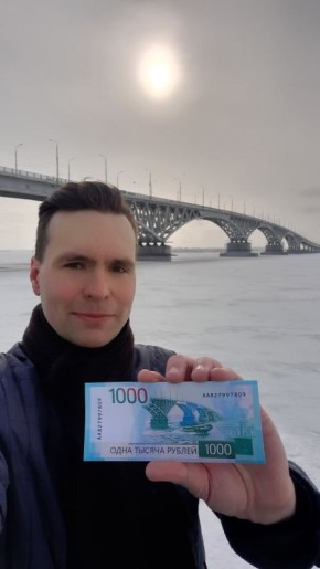 Коллекционер прибыл в Саратов ради фото с мостом