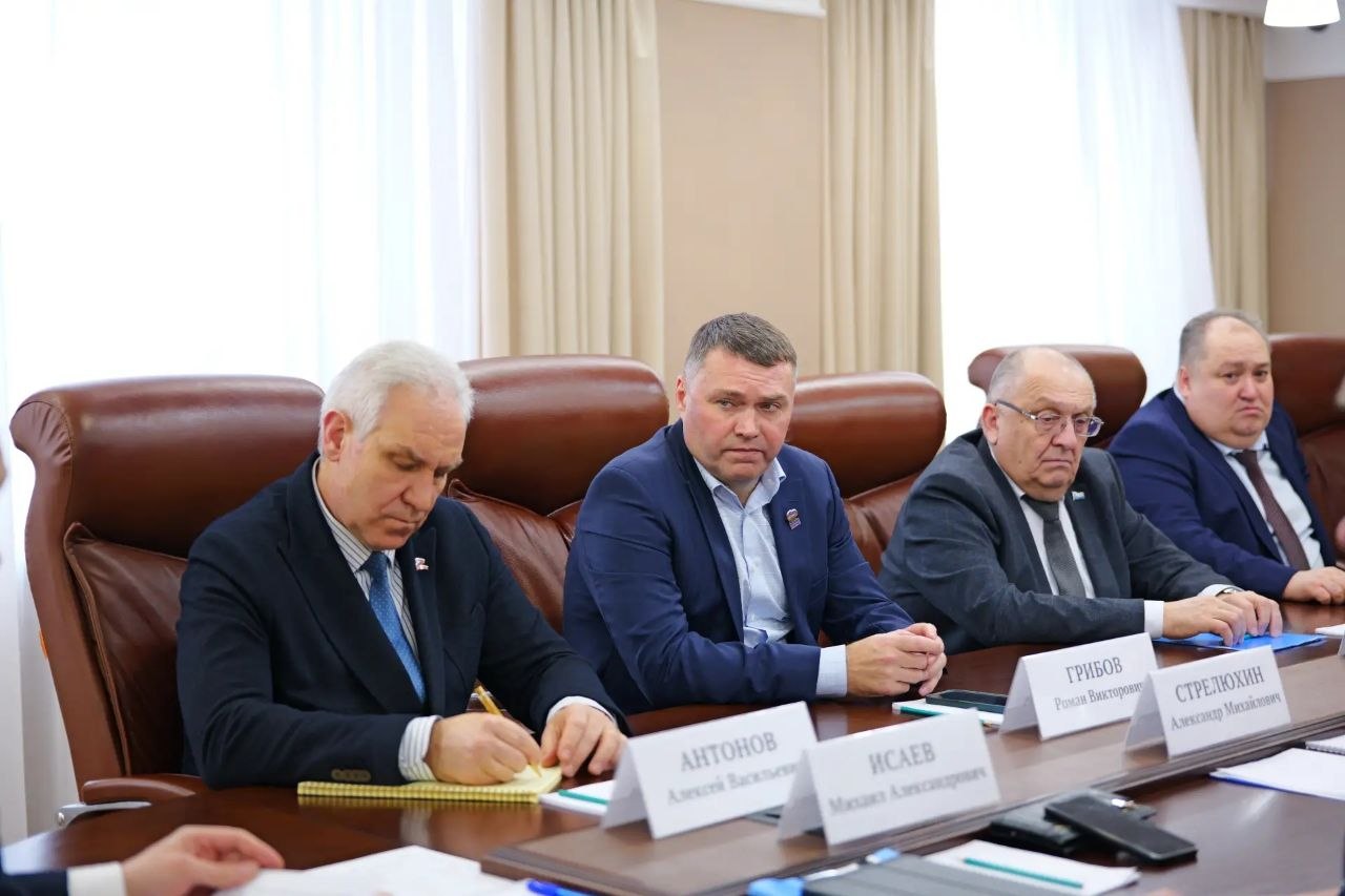 Роман Бусаргин: Для защиты интересов жителей микрорайона «Авиатор» используются все доступные в рамках закона механизмы, а также гражданские институты Роман Бусаргин: Для защиты интересов жителей микрорайона «Авиатор» используются все доступные в рамках закона механизмы, а также гражданские институты