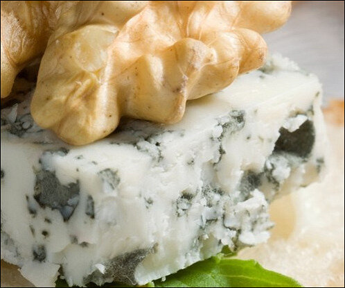 Апетитный бутерброд с сыром и грецкими орехами для любого случая