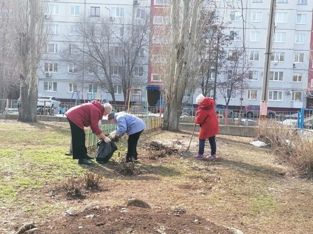 Балаково присоединился к субботникам в рамках месячника по благоустройству, объявленного губернатором Романом Бусаргиным Балаково присоединился к субботникам в рамках месячника по благоустройству, объявленного губернатором Романом Бусаргиным