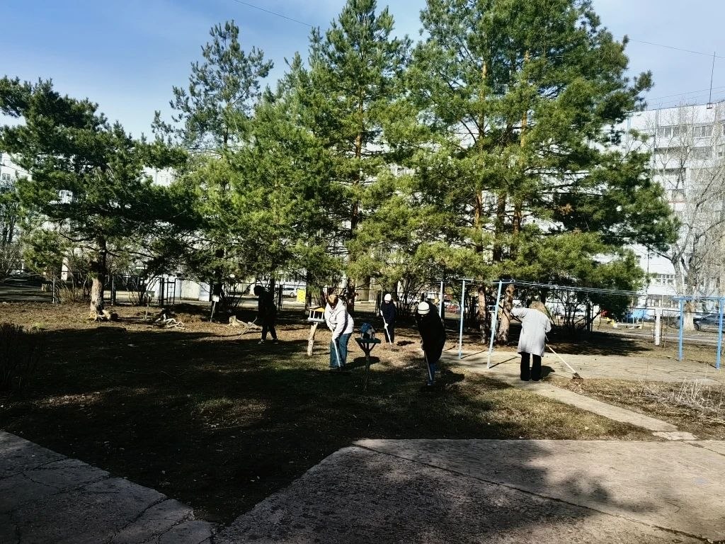 Балаково присоединился к субботникам в рамках месячника по благоустройству, объявленного губернатором Романом Бусаргиным Балаково присоединился к субботникам в рамках месячника по благоустройству, объявленного губернатором Романом Бусаргиным