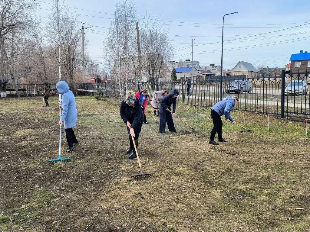 Балаково присоединился к субботникам в рамках месячника по благоустройству, объявленного губернатором Романом Бусаргиным Балаково присоединился к субботникам в рамках месячника по благоустройству, объявленного губернатором Романом Бусаргиным