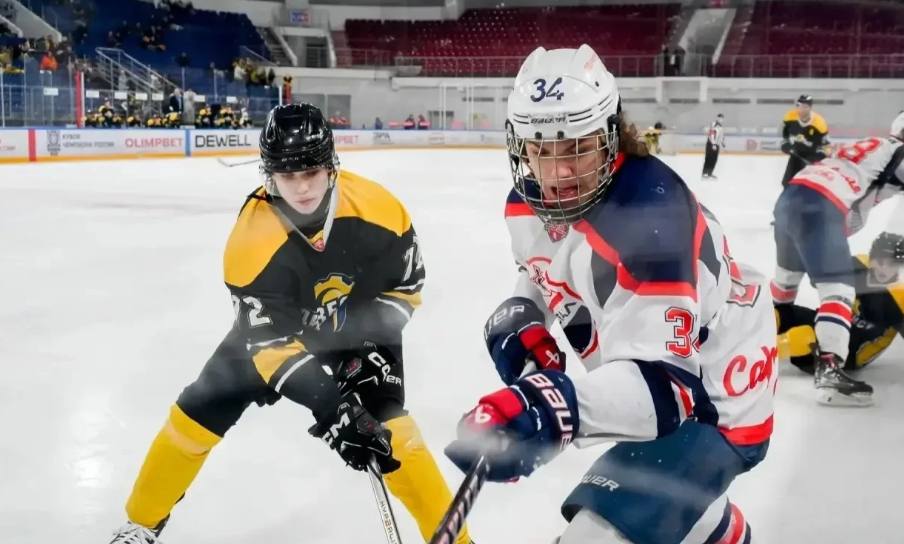 Саратовский "Кристалл" стартовал с победы в плей-офф НМХЛ Саратовский "Кристалл" стартовал с победы в плей-офф НМХЛ