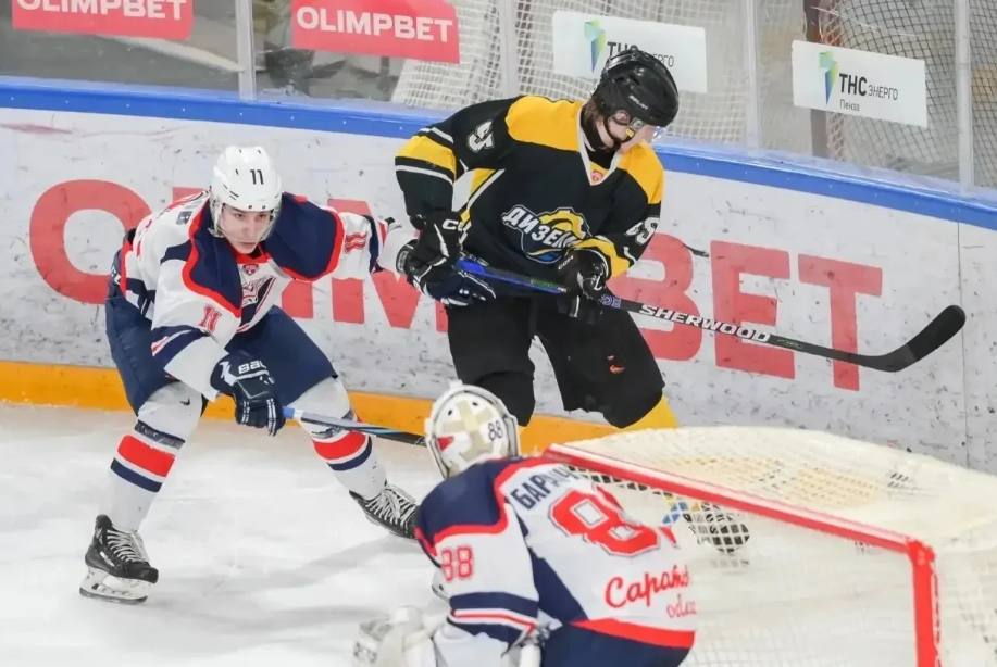 Саратовский "Кристалл" стартовал с победы в плей-офф НМХЛ Саратовский "Кристалл" стартовал с победы в плей-офф НМХЛ