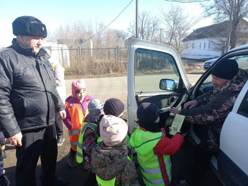 В Красноармейском районе госавтоинспекторы провели акцию «Внимание, железнодорожный переезд!» В Красноармейском районе госавтоинспекторы провели акцию «Внимание, железнодорожный переезд!»