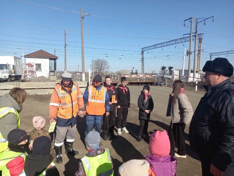В Красноармейском районе госавтоинспекторы провели акцию «Внимание, железнодорожный переезд!» В Красноармейском районе госавтоинспекторы провели акцию «Внимание, железнодорожный переезд!»