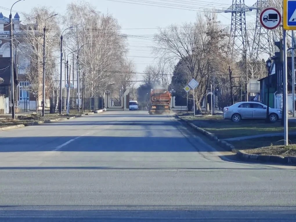 Специалисты «Комбината благоустройства» наводят порядок на улицах Балаково