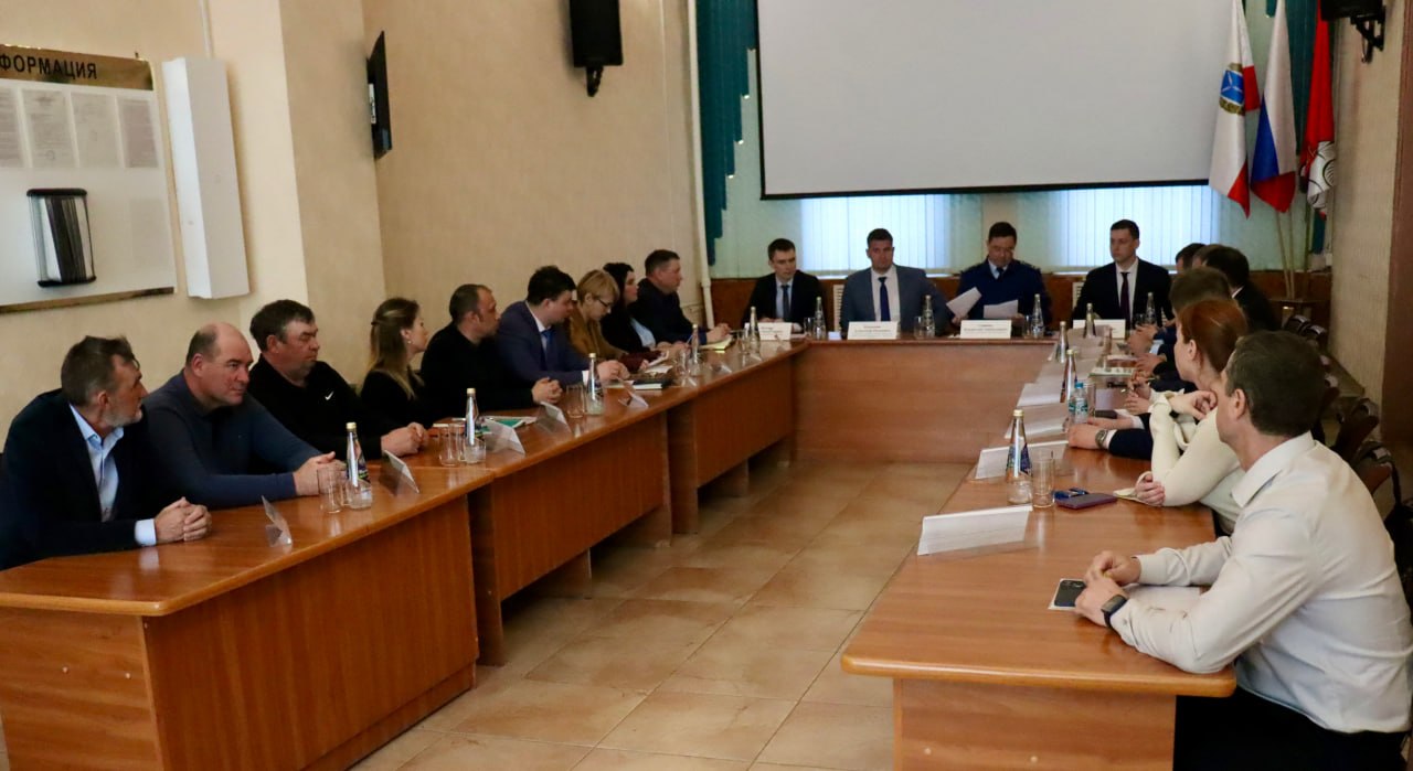 Под председательством заместителя прокурора Саратовской области Владислава Савенко проведено очередное заседание Общественного совета по защите прав малого и среднего бизнеса на базе администрации Петровского муниципального... Под председательством заместителя прокурора Саратовской области Владислава Савенко проведено очередное заседание Общественного совета по защите прав малого и среднего бизнеса на базе администрации Петровского муниципального...