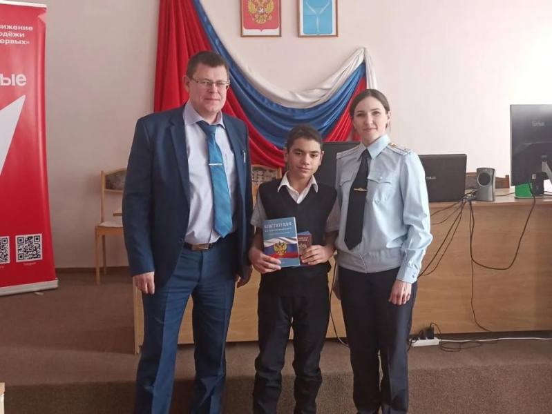 Саратовские полицейские принимают участие в реализации Всероссийского проекта Движения Первых «Мы - граждане России» Саратовские полицейские принимают участие в реализации Всероссийского проекта Движения Первых «Мы - граждане России»