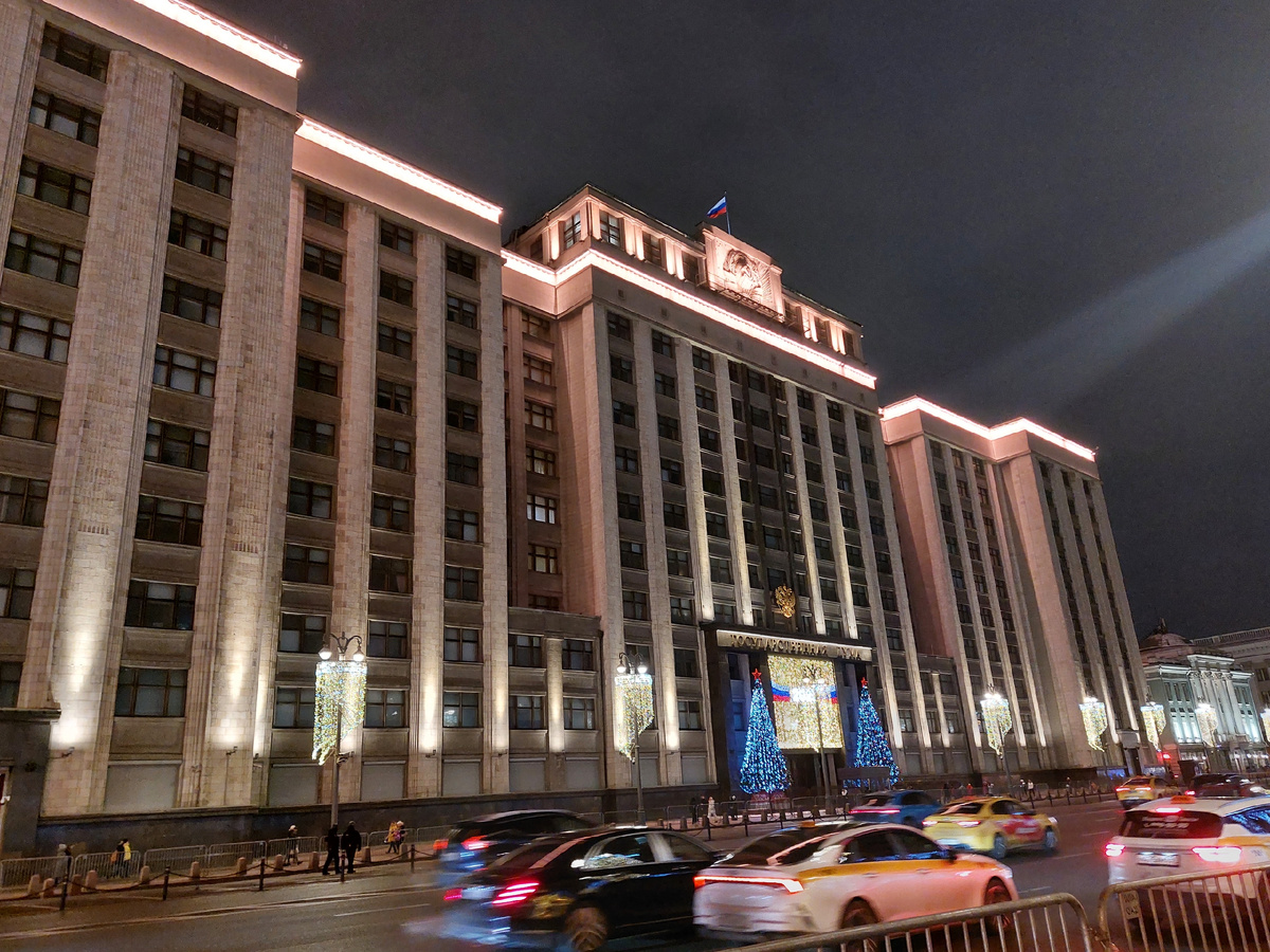 Новые законы марта 2026 года: от легализации такси до обязательного экзамена по физике