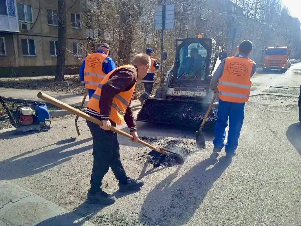 В городе продолжается текущий ремонт дорог В городе продолжается текущий ремонт дорог