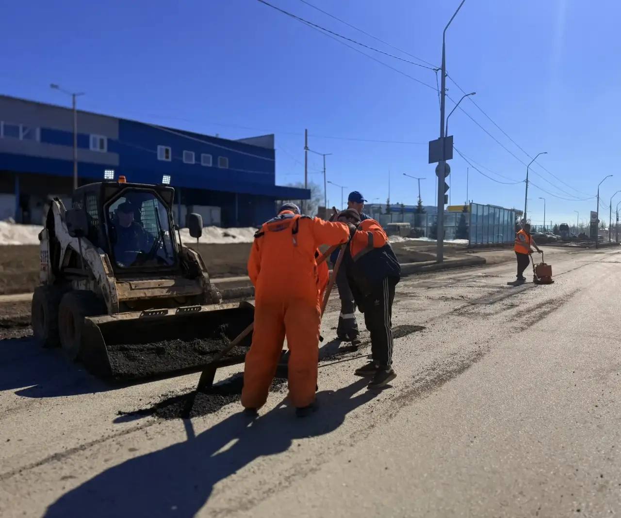 В городе продолжается текущий ремонт дорог В городе продолжается текущий ремонт дорог
