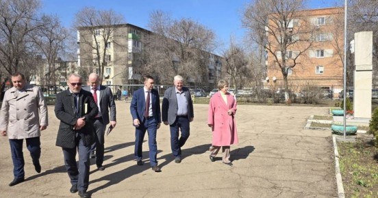 Между средней образовательной школой №5 имени Валерии Хомяковой и детским садом №55 появится тротуар