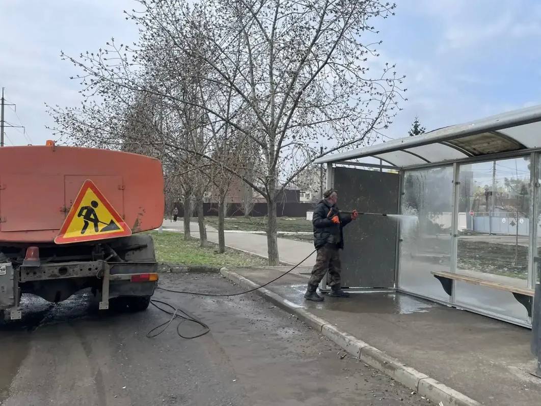 Работы по благоустройству продолжаются Работы по благоустройству продолжаются