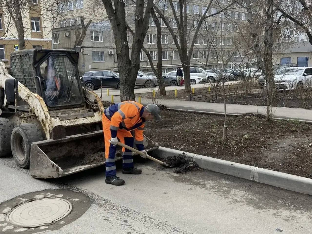 Работы по благоустройству продолжаются Работы по благоустройству продолжаются