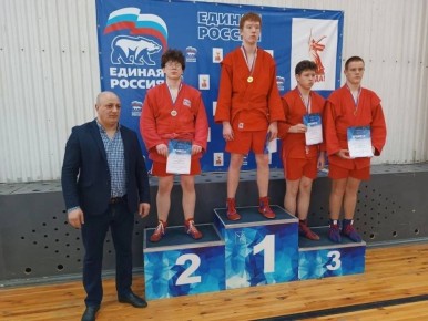 Балаковские самбисты завоевали на турнире в Саратове 4 медали