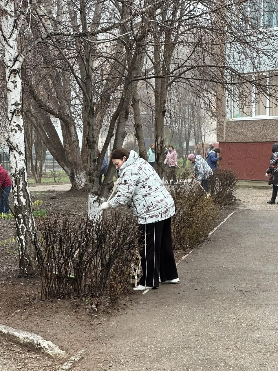 В Балаковском районе продолжаются весенние субботники В Балаковском районе продолжаются весенние субботники