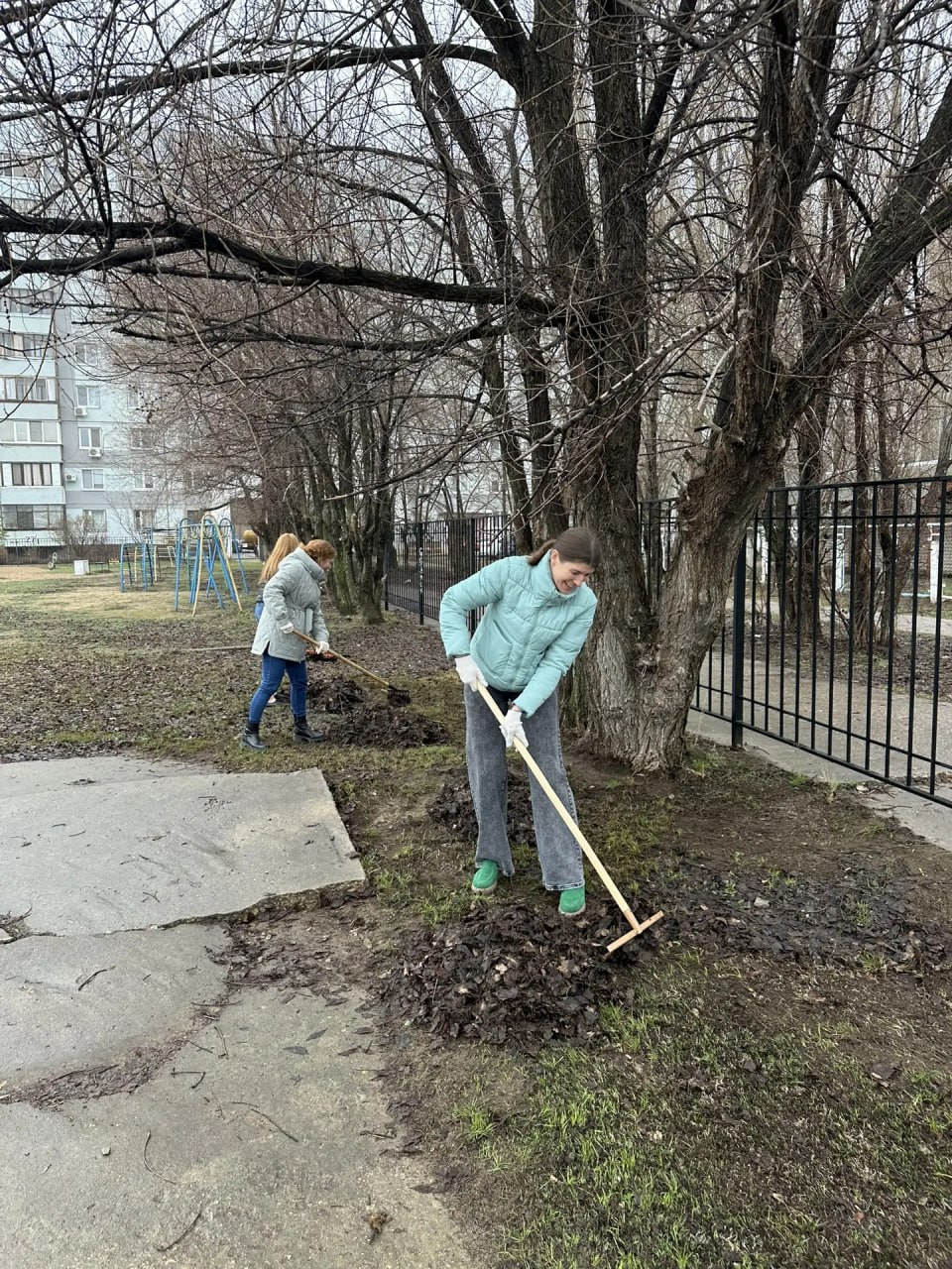 В Балаковском районе продолжаются весенние субботники В Балаковском районе продолжаются весенние субботники