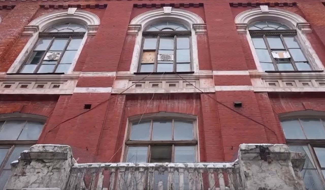 Старый авиатехникум в Саратове вот-вот начнут восстанавливать — контракт на 280 млн уже заключён